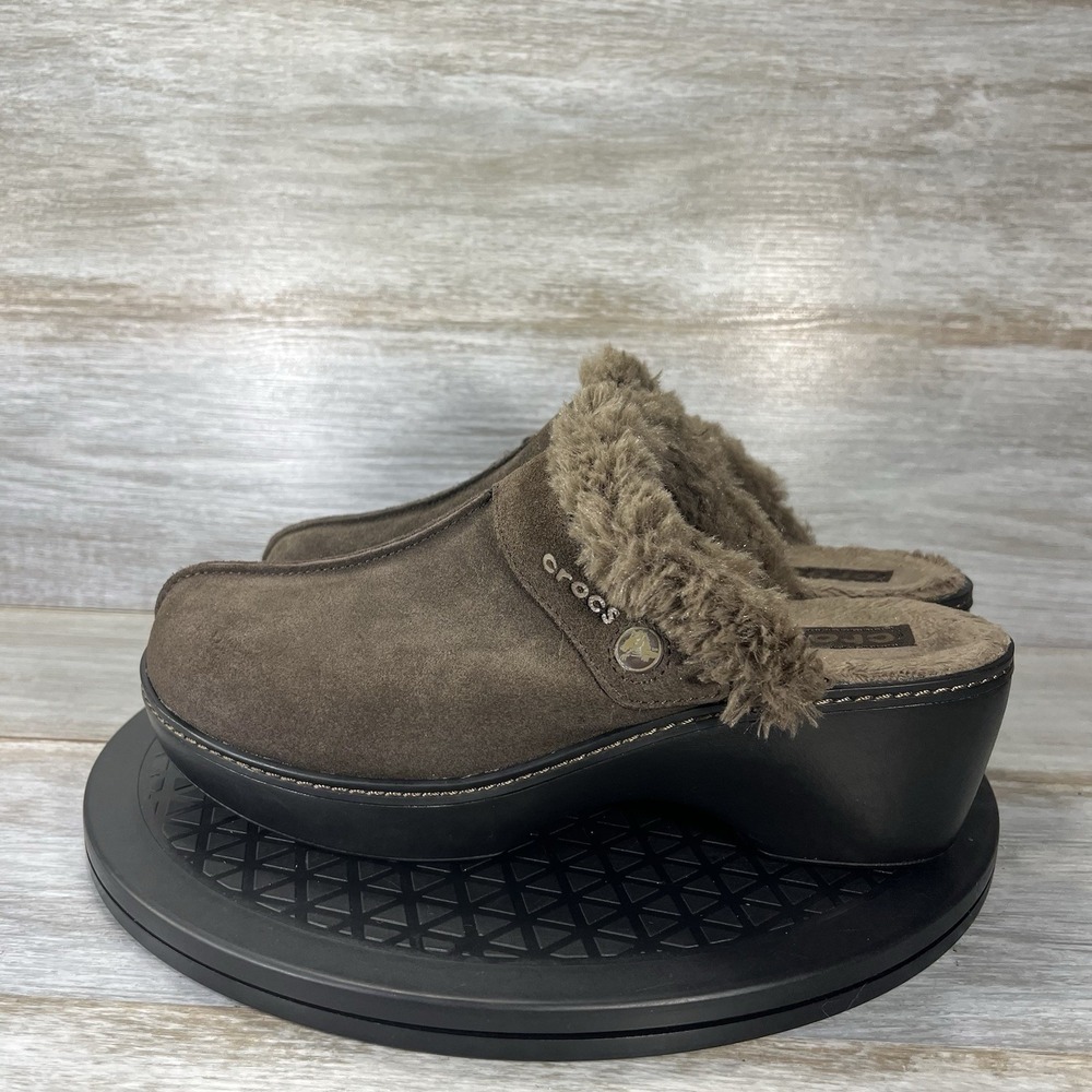 Crocs Women's Cobbler Leather Slides Slip On Faux Fur Lined Clogs Size 9 - Picture 1 of 8